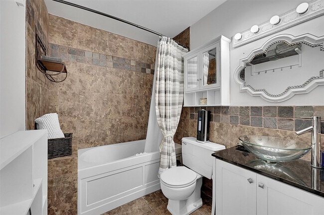 Building Photo - 2200 NE 66th St