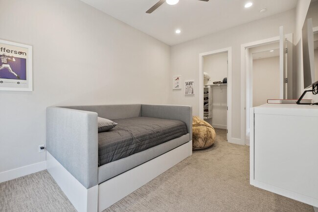 Building Photo - 57935 Stone Creek Trail W