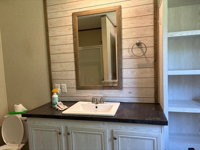 Building Photo - 208 Daily Rd