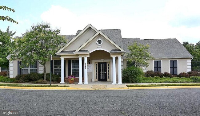 Building Photo - 3954 Royal Lytham Dr