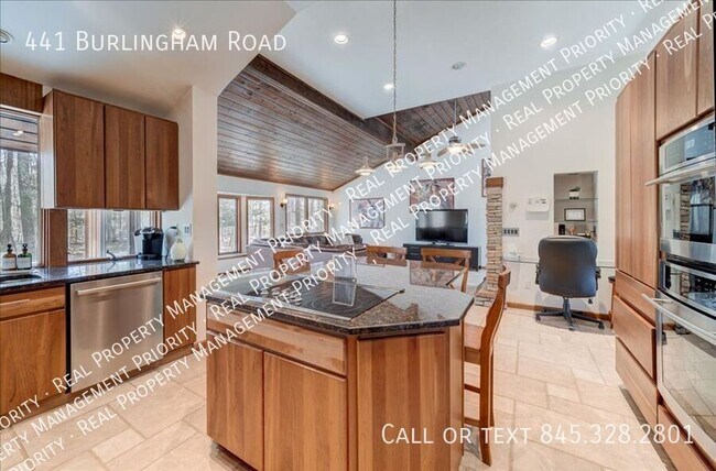 Building Photo - 441 Burlingham Rd