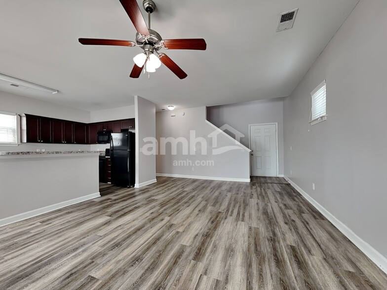 Building Photo - 15 Summer Hill Ct