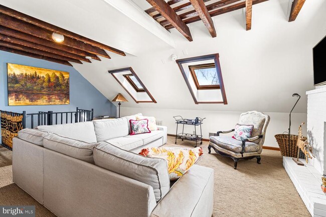 Building Photo - 516 S 3rd St