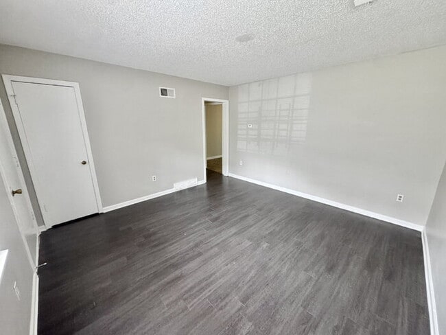 Building Photo - 4540 Spring Valley Dr