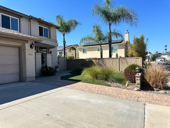 Building Photo - A stunning 4-bedroom haven, fully renovate...