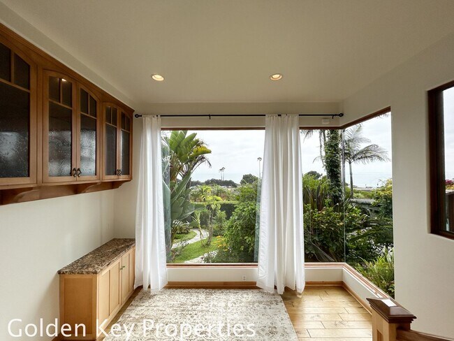 Building Photo - Stunning and unique custom home in Cardiff...
