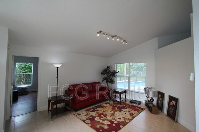 Building Photo - 132 Sunward Run