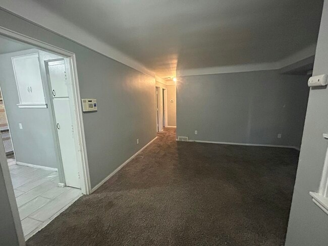 Building Photo - 9961 Vaughan St