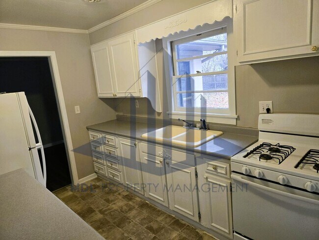 Building Photo - Gorgeous and Cozy 3 bed in Saginaw, Available now!