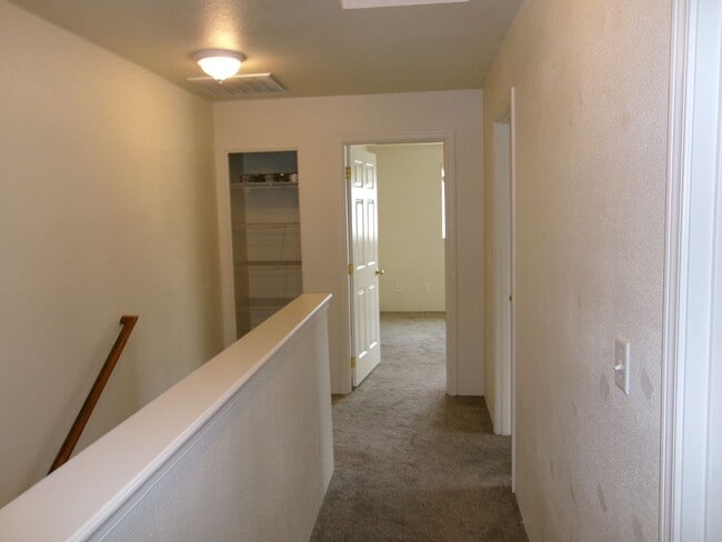 Building Photo - Nice two story 2 bedroom townhouse