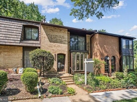 Building Photo - 4902 Sauquoit Ln