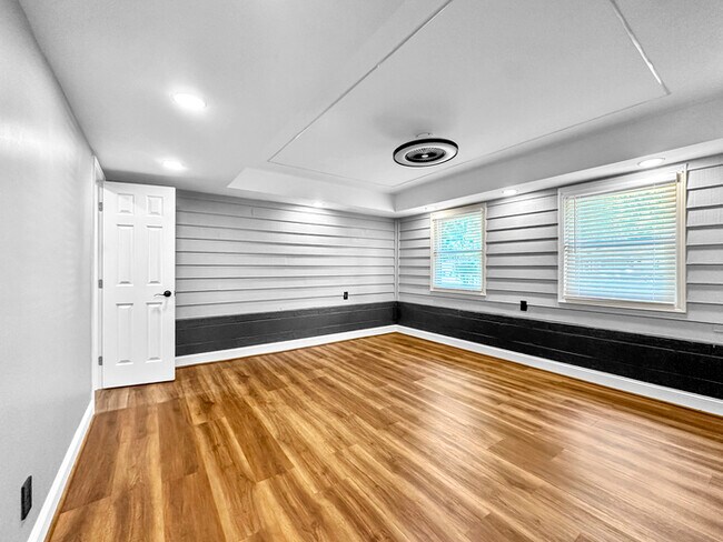 Building Photo - Beautiful 4-Bedroom Home with Modern Ameni...