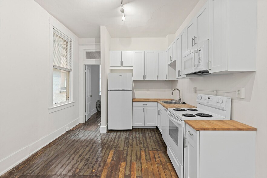 Building Photo - 814 Elm St