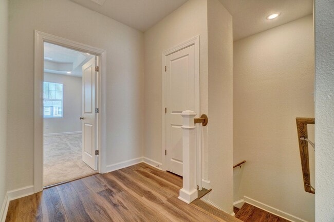 Building Photo - 3-Bedroom Townhome w/Attached Garage! Avai...