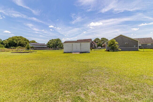 Building Photo - SPACIOUS Brick Home in Lane Tree (Goldsboro)! 3 Bedroom | 2 Bath w/ Bonus Room & 2-Car Garage
