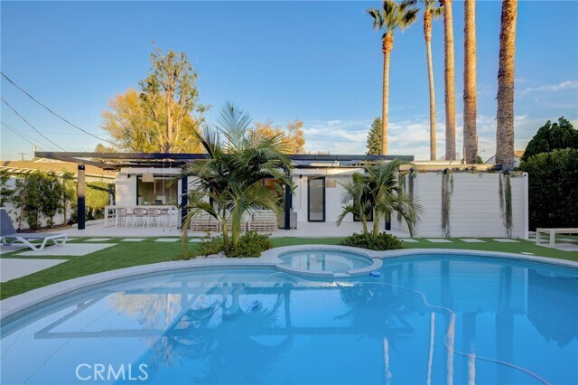 Building Photo - 8161 Encino Ave
