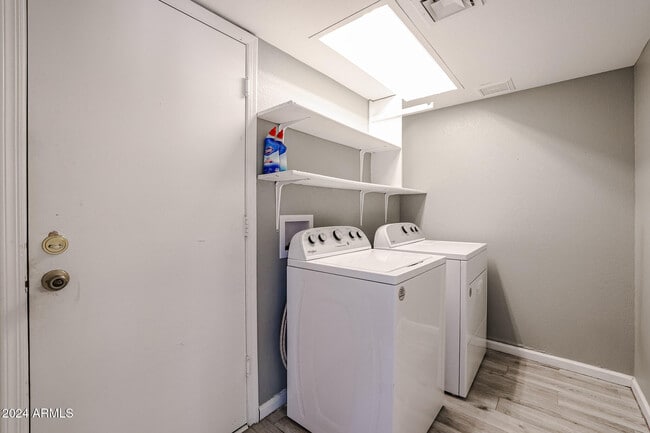 Building Photo - 9208 W Gary Rd