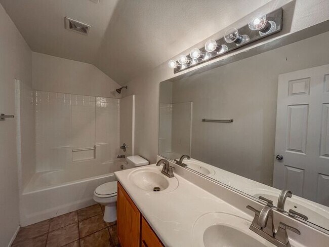 Building Photo - **COMING SOON 07/18/2025**UPDATED 4 Bedroo...