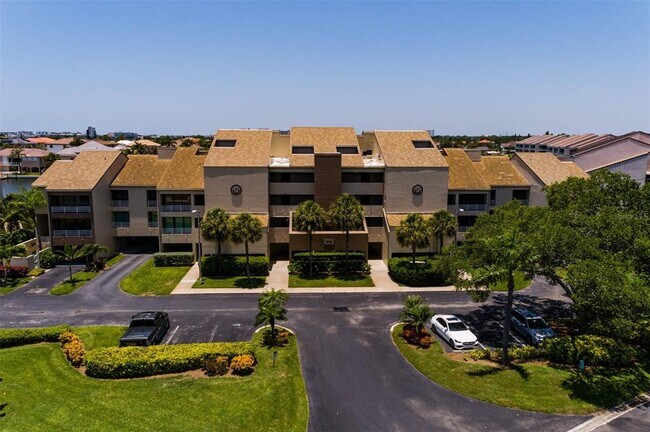 Building Photo - 2775 Kipps Colony Dr S