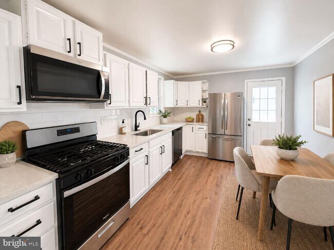 Building Photo - 2609 Lauretta Ave