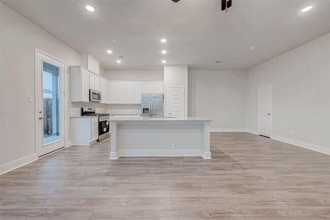 Building Photo - 13410 Sun Cay Dr