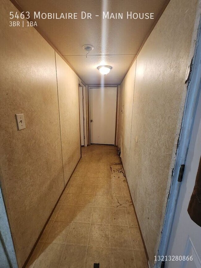 Building Photo - 5463 Mobilaire Dr