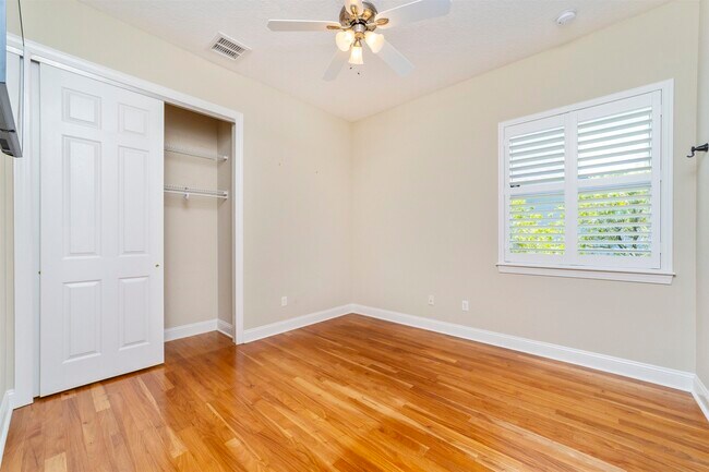 Building Photo - 425 Gallardo Cir