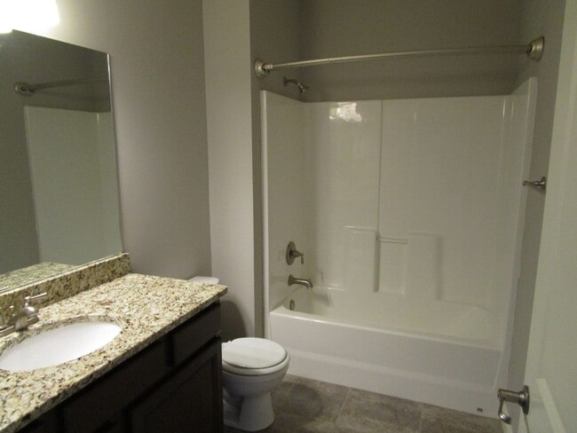 Building Photo - Bright 3BR Townhome with Bonus Room - Available July 17!!