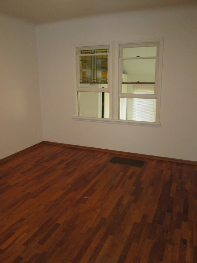 Building Photo - d219