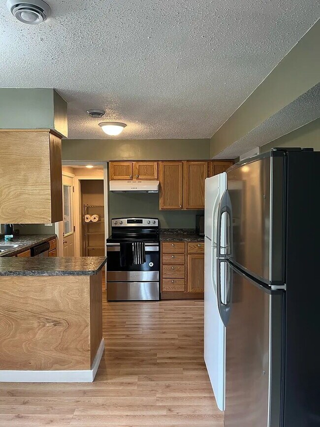 Building Photo - Spacious 4BR/3BA Home w/ Bonus Room, Porch...