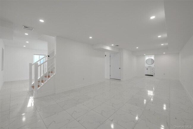 Building Photo - 1 Manhasset Ave