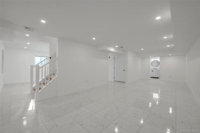 Building Photo - One Manhasset Ave