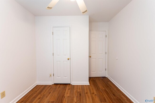 Building Photo - 236 Shadowbrook Ln NE