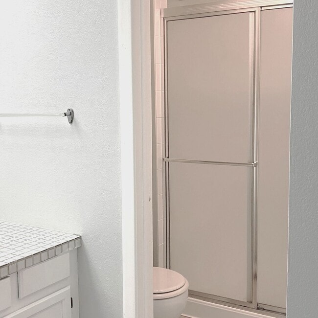 Building Photo - RENT SPECIAL! 1 month FREE RENT on 15 month lease OR 1/2 month FREE RENT on 12 month lease