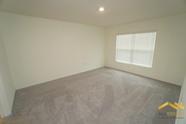 Building Photo - 640 SE 65th Terrace