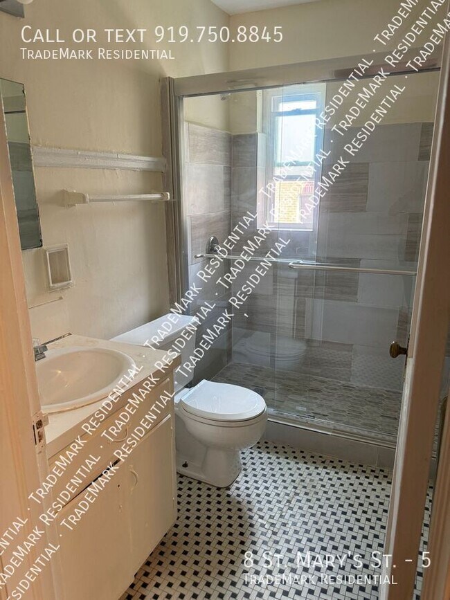 Building Photo - 8 St Marys St