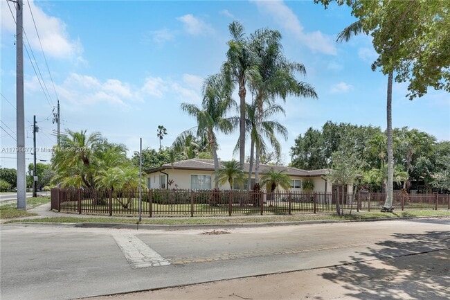 Building Photo - 6306 SW 12th St
