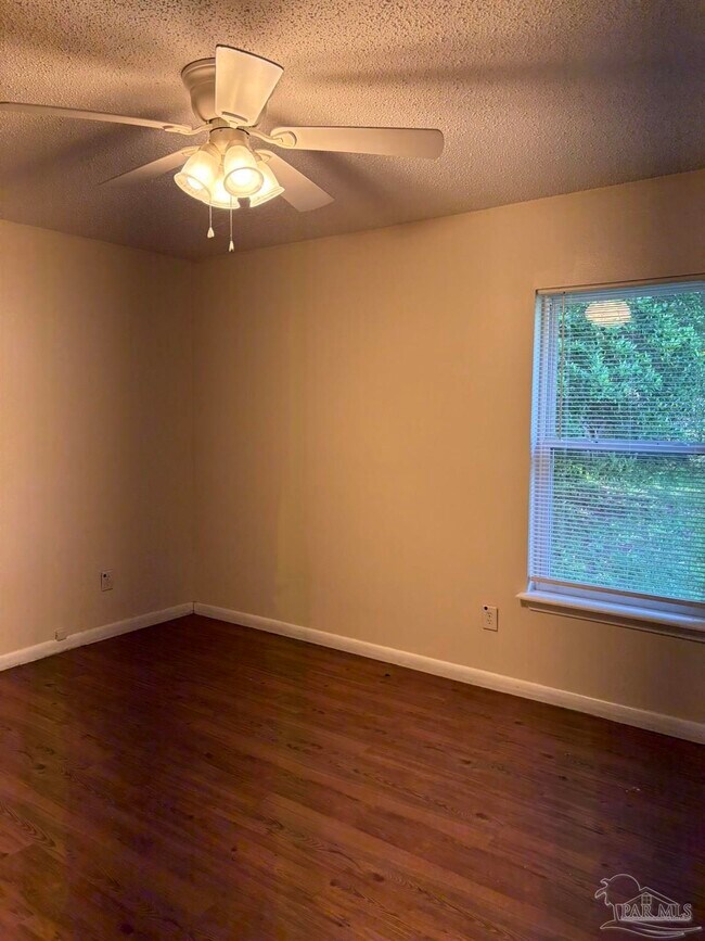 Building Photo - 3255 Maplewood Dr