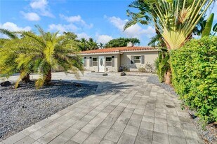 Building Photo - 815 NE 4th St