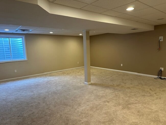 Building Photo - 1841 Vista Dr