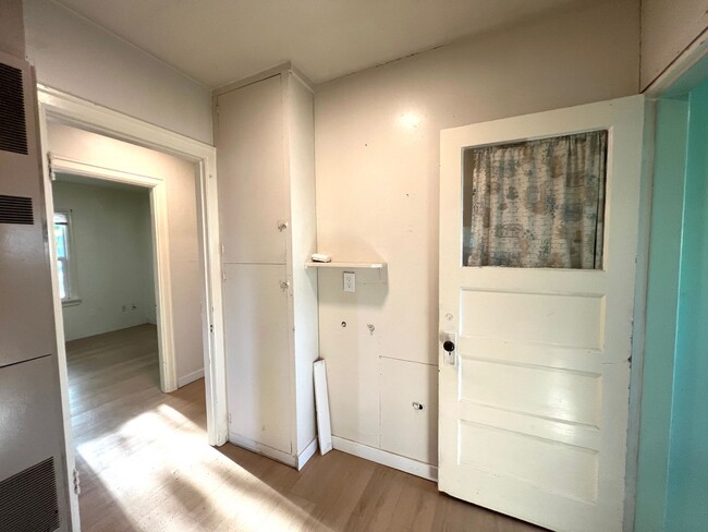 Building Photo - Cute 2 bedroom, 1 bath in Mount Vernon clo...