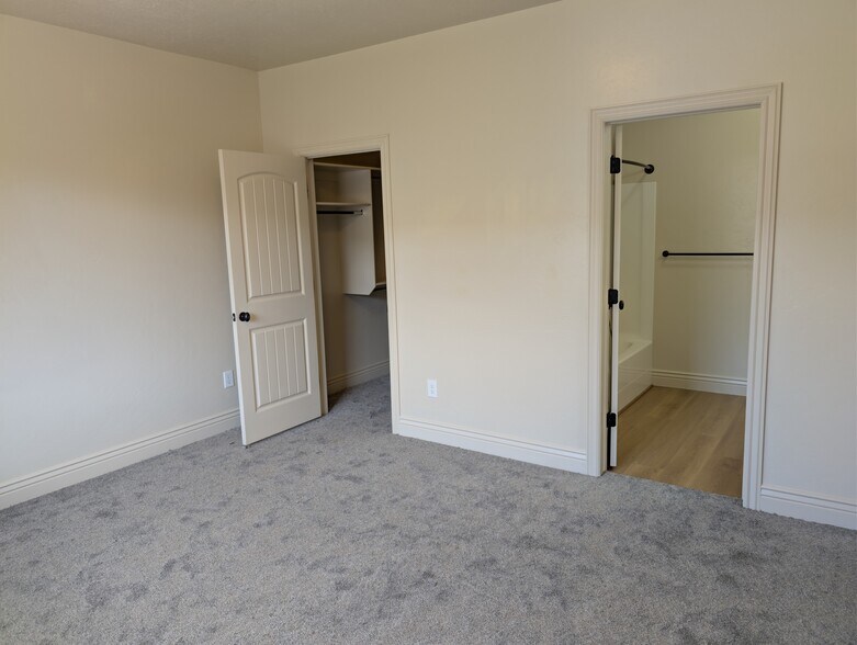 Building Photo - 140 E 620 S