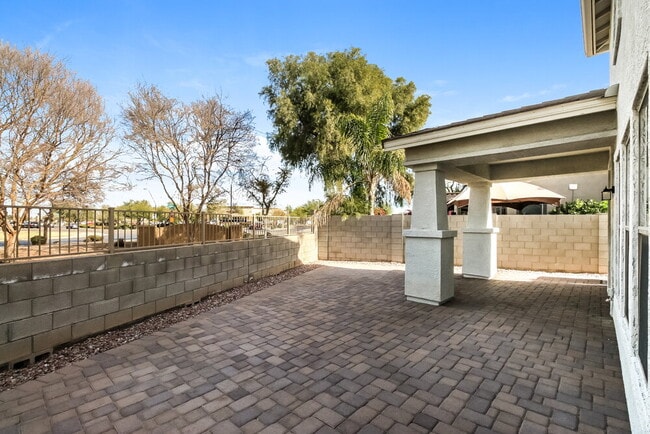 Building Photo - 21142 E Duncan St