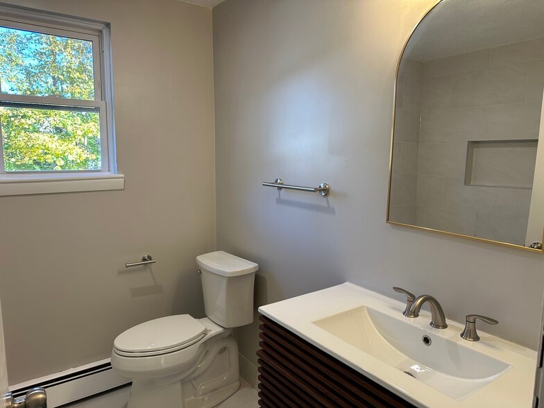 Building Photo - 132 Edgehill Rd