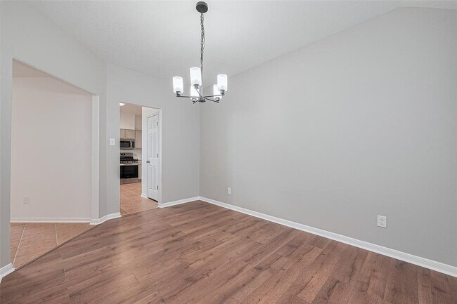 Building Photo - 12230 Hawthorne Hill Cir