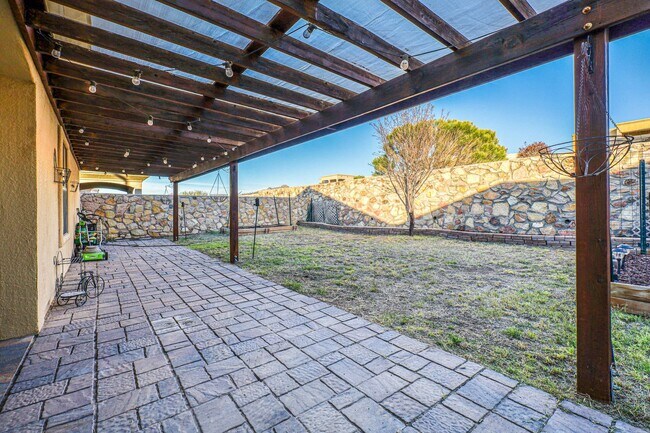 Building Photo - Beautiful 3 bed-2 baths home in 79911