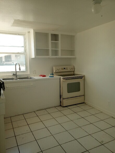 Building Photo - 602 26th St W