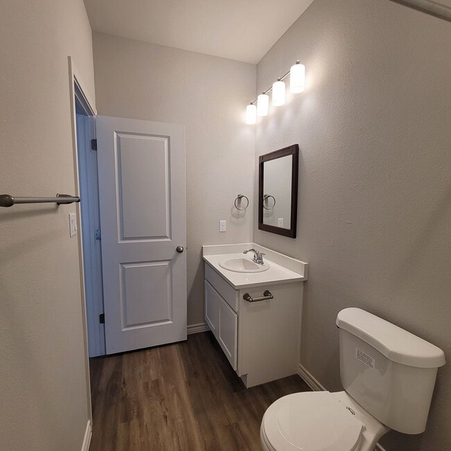 Building Photo - Townhome for rent