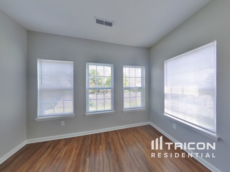 Building Photo - 1345 Colony Park Cir