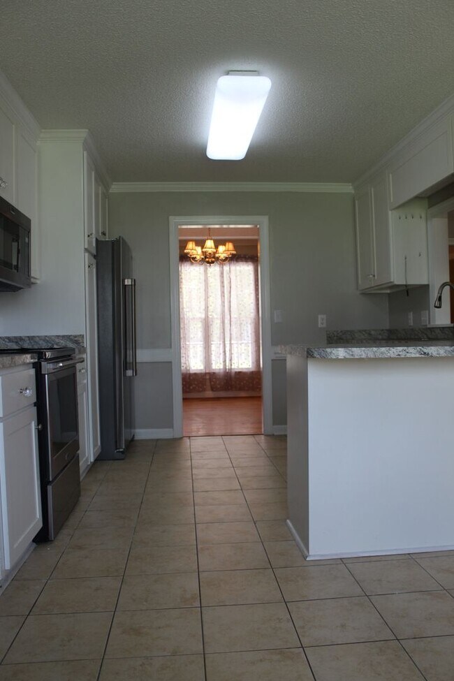 Building Photo - 420 Hunters Creek Dr